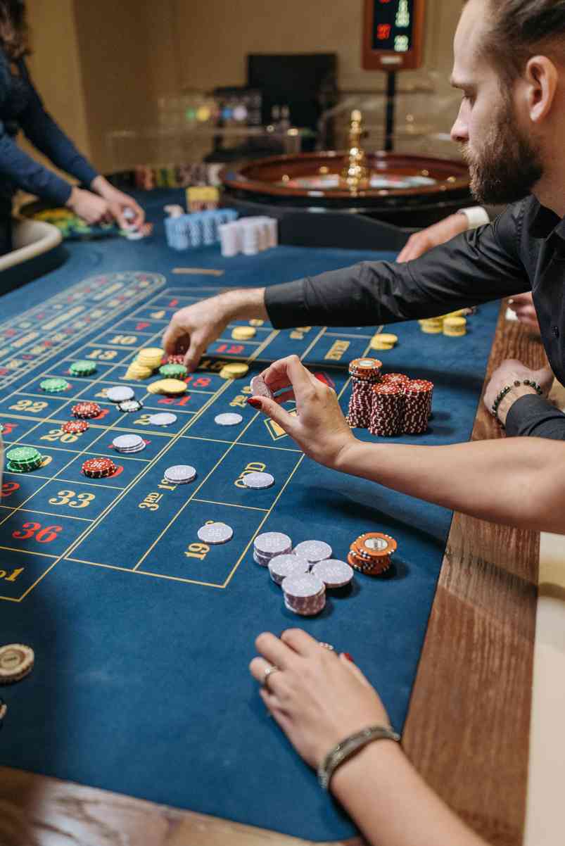How Online Casinos Work: Technology, Fairness, and Payouts Explained